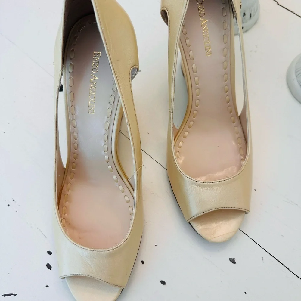 Enzo Angiolini darling barely